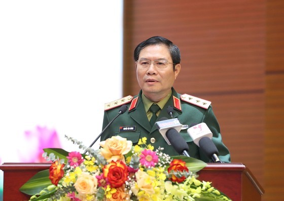 Chief of the General Staff and Deputy Minister of Defense Nguyen Tan Cuong honors relevant agencies and units for their spirit of responsibility and preparations for the trip of VPA’s team. (Photo: SGGP)