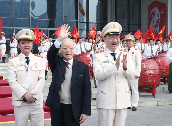 Party General Secretary Nguyen Phu Trong attends the ceremony marking 75 years since President Ho Chi Minh issued teachings on the six qualities for the People’s Public Security and the 75th anniversary of the Traditional Day of the People’s Public Security Force (March 11, 1948 – 2023). (Photo: SGGP)