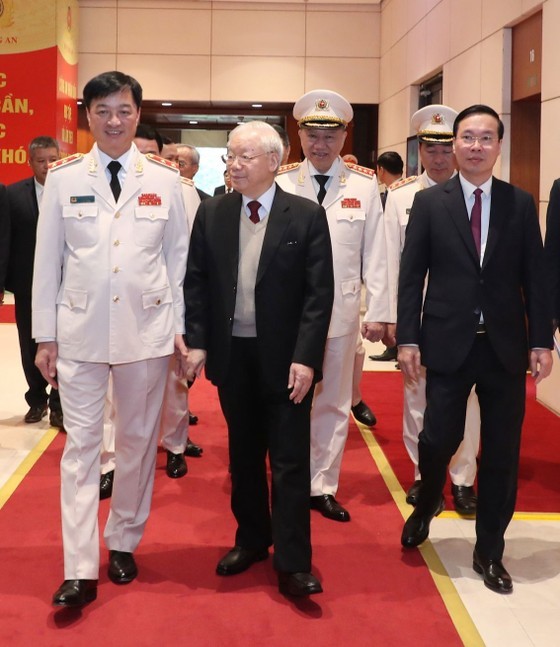 Party General Secretary Nguyen Phu Trong (C) and State President Vo Van Thuong (R) attend the ceremony. (Photo: SGGP)