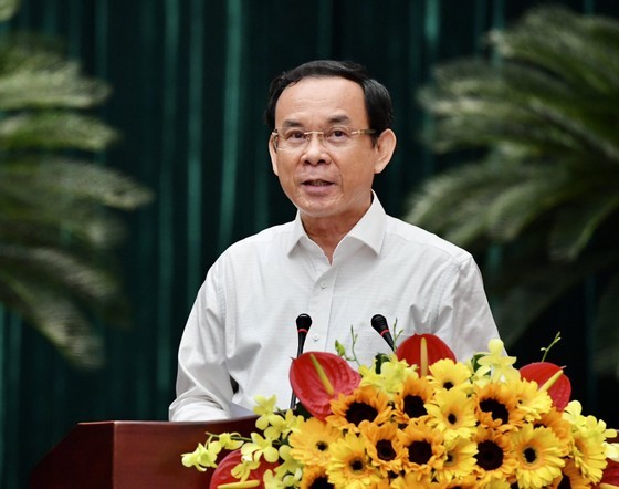 Secretary of the HCMC Party Committee Nguyen Van Nen speaks at the event. (Photo: SGGP)