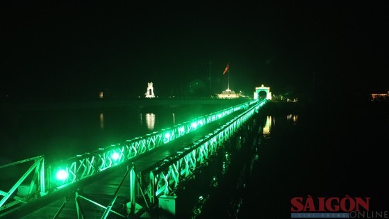 Hien Luong bridge in Quang Tri turning green to mark Ireland's St. Patrick’s Day (Photo: SGGP)