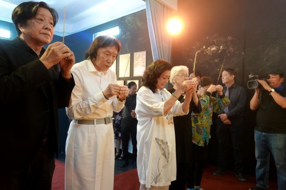 People’s Artists Kim Cuong (R), Minh Vuong and Trong Huu (L)