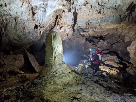 The British Royal Caving Research Association (BCRA) discovers new caves in Tuyen Hoa District’s Lam Hoa Commune in the central province of Quang Binh.