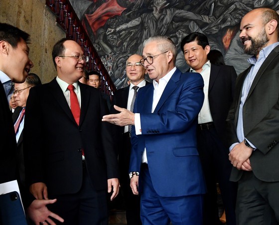 Vice Secretary of the HCMC Party Committee Nguyen Ho Hai and Mr. Enrique Ibarra Pedroza, Mayor of Guadalajara city in Mexico’s Jalisco state at the meeting (Photo: SGGP)