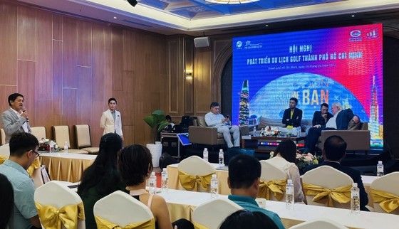 A seminar on golf tourism development is held on March 29. (Photo: SGGP)