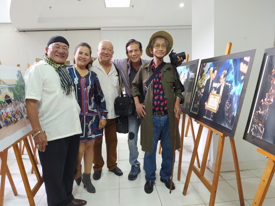 Meritorious Artist Le Van Duy (R) attends the event. (Photo: SGGP)