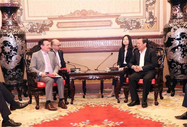 Chairman of the HCMC People’s Committee Phan Van Mai (R) meets with CEO of AstraZeneca Pascal Soriot on April 12. (Photo: VNA) Chairman of the HCMC People’s Committee Phan Van Mai (R) meets with CEO of AstraZeneca Pascal Soriot on April 12. (Photo: VNA)