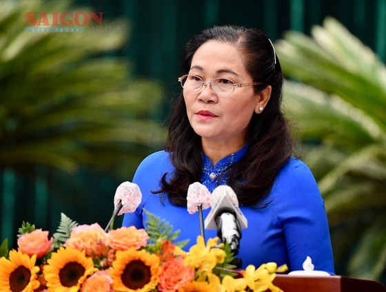 Chairwoman of the HCMC People’s Council Nguyen Thi Le speaks at the meeting. (Photo: SGGP)