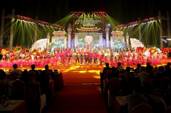 An art performance at the opening ceremony (Photo: SGGP)