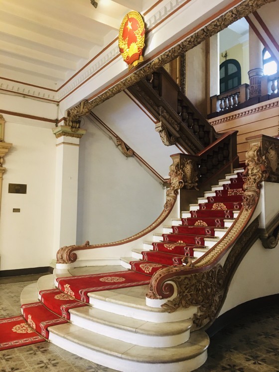 A main stairs on the ground floor in the building (Photo: SGGP)