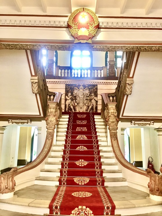 A main stairs on the ground floor in the building (Photo: SGGP)