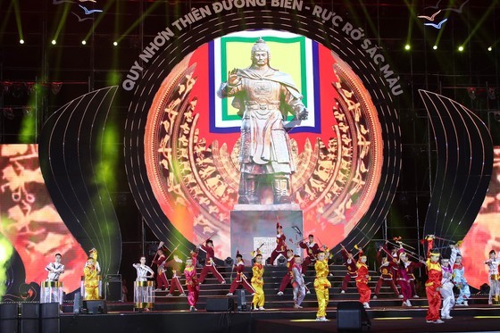 An art performance at the opening ceremony of Binh Dinh Tourism Festival 2023 (Photo: SGGP)