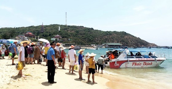 Holidaymakers visit Eo Gio- Ky Co in Quy Nhon City. (Photo: SGGP)