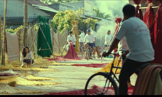 Dinh Yen mat village is revived in the movie, “Lat Mat 6: Tam ve dinh menh” (Face Off 6: The Ticket Of Destiny).