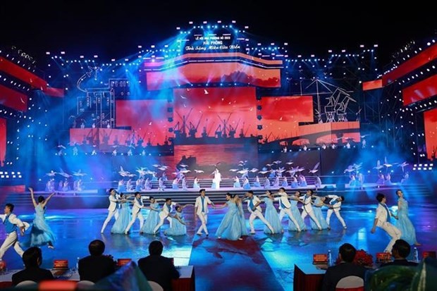 A performance at the opening ceremony of the Hai Phong Red Flamboyant Festival 2023 on May 13 (Photo: VNA) A performance at the opening ceremony of the Hai Phong Red Flamboyant Festival 2023 on May 13 (Photo: VNA)