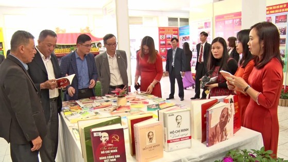 Visitors attend the opening ceremony of an exhibition celebrating the 133rd anniversary of President Ho Chi Minh's birthday in Da Lat City on May 18. (Photo: SGGP) Visitors attend the opening ceremony of an exhibition celebrating the 133rd anniversary of President Ho Chi Minh's birthday in Da Lat City on May 18. (Photo: SGGP)