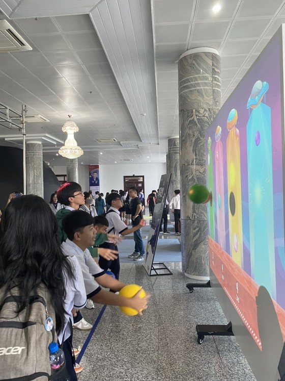 Students participate in the Vietnam NASA Space Week. (Photo: SGGP)