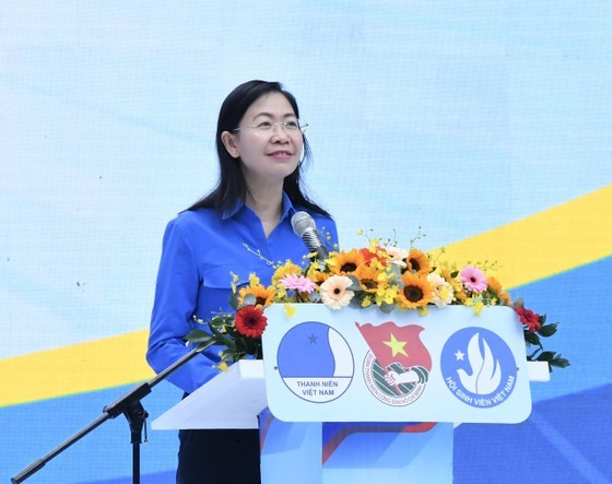 Secretary of HCMC Youth Union Phan Thi Thanh Phuong speaks at the event. (Photo: SGGP)