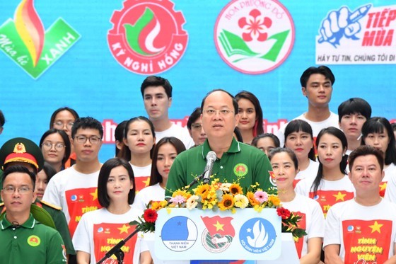 Vice Secretary of the HCMC Party Committee Nguyen Ho Hai speaks at the ceremony. (Photo: SGGP)