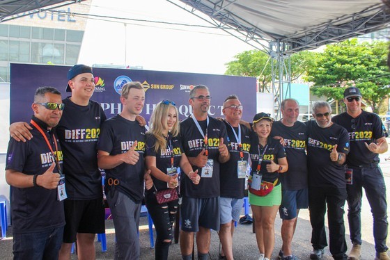 Italian and Australian pyrotechnic teams attend a press conference before the competition. (Photo: SGGP)