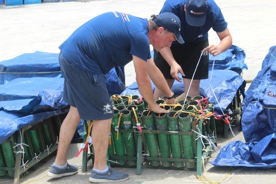 Members of the Italian team are checking firework-shooting cannons. (Photo: SGGP)