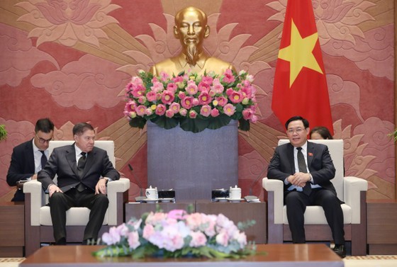 National Assembly Chairman Vuong Dinh Hue affirms that Vietnam always attaches importance to strengthening and expanding relations with Russia, considering it one of the top priorities in its foreign policy. (Photo: SGGP)