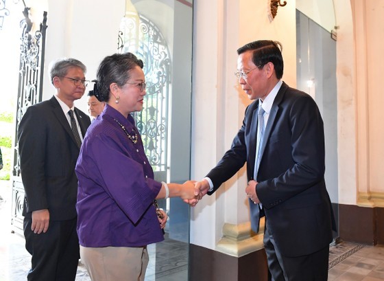 Chairman of the HCMC People’s Committee Phan Van Mai and Ms. Armida Salsiah Alisjahbana, Under-Secretary-General of the United Nations and Executive Secretary of the Economic and Social Commission for Asia and the Pacific (ESCAP) (Photo: SGGP)