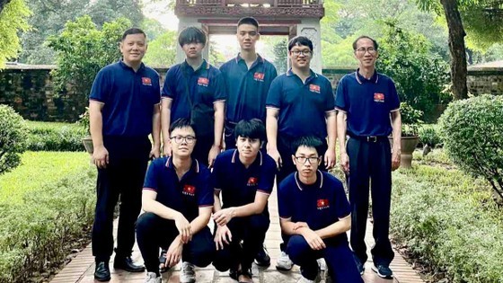 The Vietnamese delegation at the Temple of Literature in Hanoi before the competition