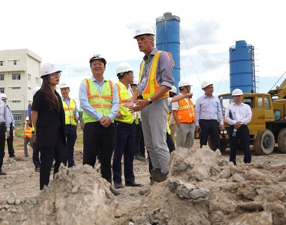Vice Secretary of the HCMC Party Committee Nguyen Ho Hai led a working delegation to inspect the progress of the second phase of the HCMC Environmental Sanitation Project on July 13. (Photo: SGGP) Vice Secretary of the HCMC Party Committee Nguyen Ho Hai led a working delegation to inspect the progress of the second phase of the HCMC Environmental Sanitation Project on July 13. (Photo: SGGP)