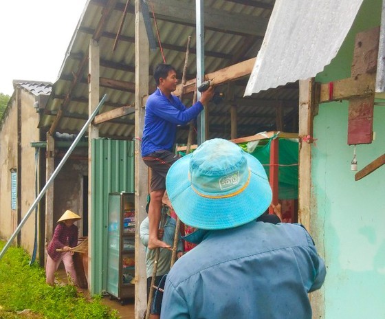 Storm Talim bringing heavy rain and thunderstorms caused widespread destruction of many houses that were damaged. (Photo: SGGP)