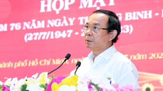 Secretary of the Party Committee Nguyen Van Nen speaks at the meeting. (Photo: SGGP)