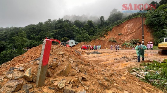 The scene of the landslide in Bao Loc Pass (Photo: SGGP)