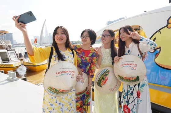 Visitors attend the HCMC River Festival. (Photo: SGGP)