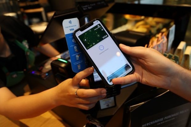 Customers can now make purchases using their Apple devices at various leading retail systems like Starbucks, Phuc Long and McDonald's. (Photo: VNS/William Gray)