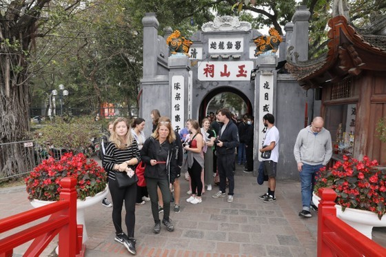 The Ministry of Culture, Sports and Tourism announces hotlines for tourism activities on the upcoming national holidays. (Photo: SGGP)