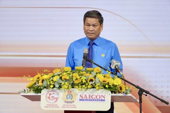 Vice Chairman of the Vietnam General Confederation of Labor Huynh Thanh Xuan asks the trade unions in HCMC to strengthen the emulation movement of good and creative labor. (Photo: SGGP)