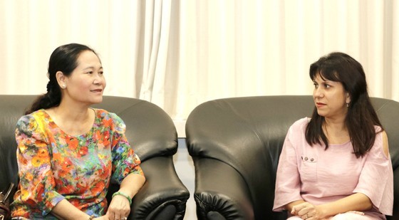 Chairwoman of the HCMC People’s Council Nguyen Thi Le (L) and Consul General of the Republic of Cuba (Photo: SGGP)