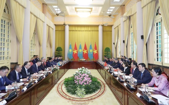 At a meeting between top leaders of the two countries (Photo: SGGP)