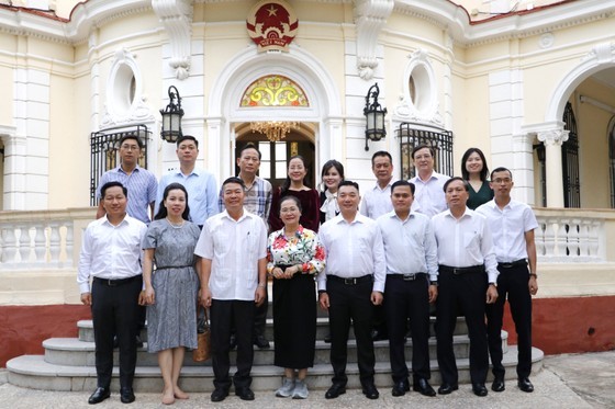The city’s leaders visits the Embassy of Vietnam in Cuba. (Photo: SGGP)