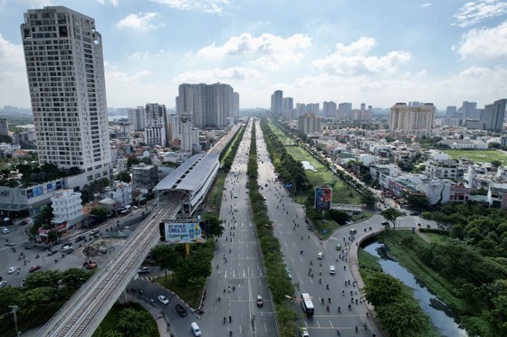 A section of the Hanoi Highway in Thu Duc City is changed into Vo Nguyen Giap Street. (Photo: SGGP)