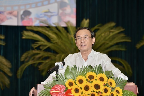 Secretary of the HCMC Party Committee Nguyen Van Nen speaks at the event. (Photo: SGGP)