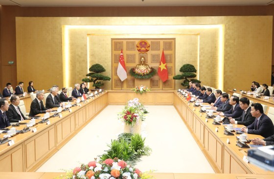 At the talk between PM Pham Minh Chinh and his Singaporean counterpart Lee Hsien Loong (Photo: SGGP)