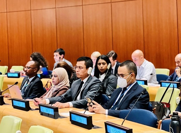 Ambassador Dang Hoang Giang, head of the Vietnamese Delegation to the United Nations (second from right), attends plenary session of the UN General Assembly. (Photo: VNA) Ambassador Dang Hoang Giang, head of the Vietnamese Delegation to the United Nations (second from right), attends plenary session of the UN General Assembly. (Photo: VNA)