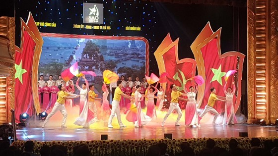 A dancing performance at the program (Photo: SGGP)