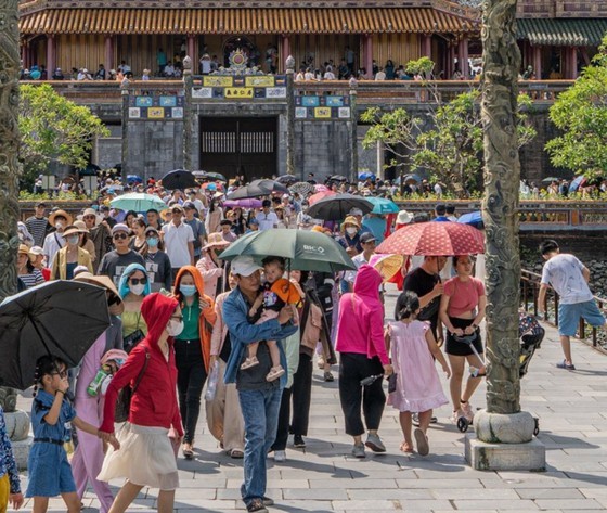 The Management Board of the Hue Monuments Conservation Center offers free admission to the Complex of Hue Monuments for Vietnamese visitors on National Day. (Photo: SGGP)