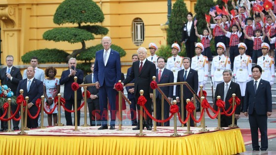 Party General Secretary Nguyen Phu Trong hosts a reception for US President Joe Biden at the Presidential Palace in Hanoi on September 10. (Photo: SGGP)