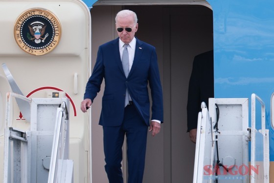 US President Joe Biden arrives in Hanoi at 4 pm on September 10, beginning his two-day State visit to Vietnam at the invitation of Party General Secretary Nguyen Phu Trong. (Photo: SGGP)