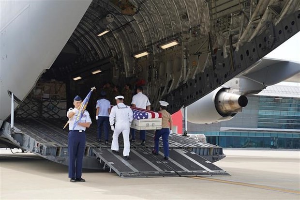 The 161st repatriation ceremony of the remains of US servicemen who went missing during the war in Vietnam takes place at Da Nang International Airport on June 27, 2023. (Photo: VNA)