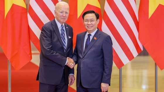 National Assembly (NA) Chairman Vuong Dinh Hue receives US President Joe Biden, at the NA House in Hanoi on September 11. (Photo: SGGP)