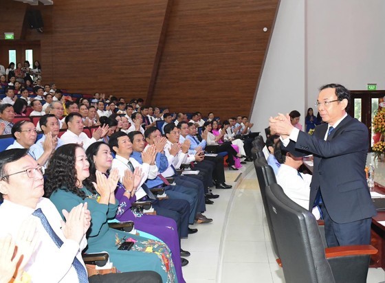 Secretary of the HCMC Party Committee Nguyen Van Nen attends the ceremony. (Photo: SGGP) Secretary of the HCMC Party Committee Nguyen Van Nen attends the ceremony. (Photo: SGGP)